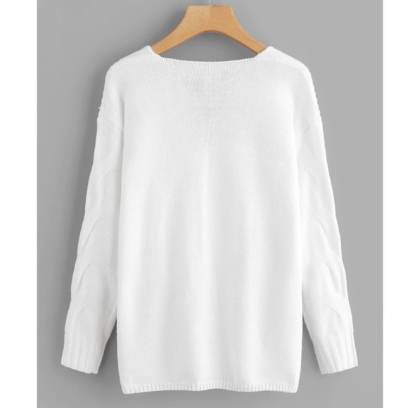 ❌❌SOLD❌❌WHITE RELAXED FIT KNIT SWEATER - Picture 4 of 5